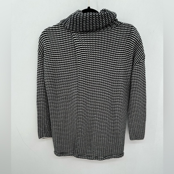 CABI FERGI split black-white turtleneck soft woman classic oversized sweater XS - Picture 4 of 12